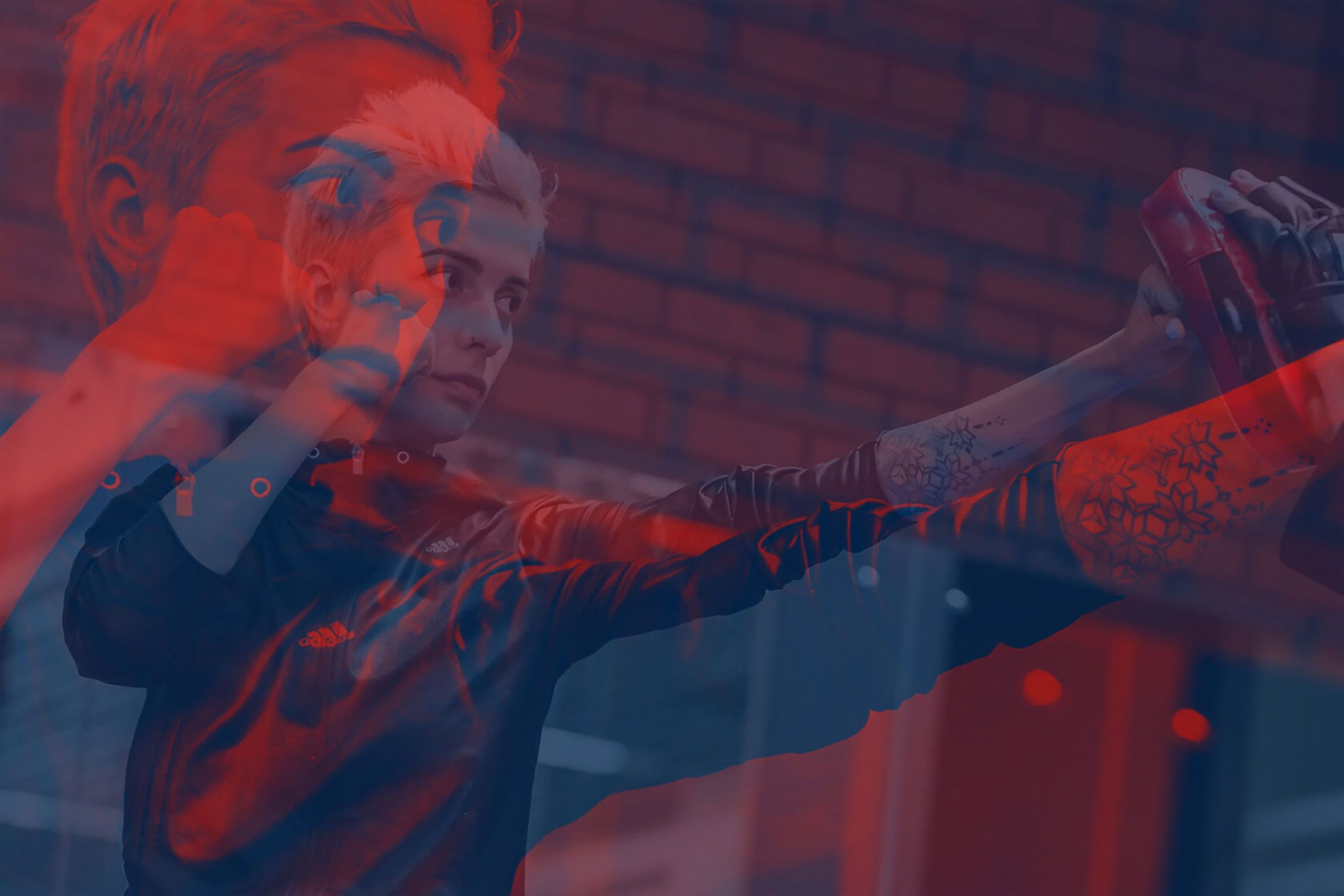 Главная страница сайта клуба «Александр» с визуалом айдентики и навигацией по направлениям